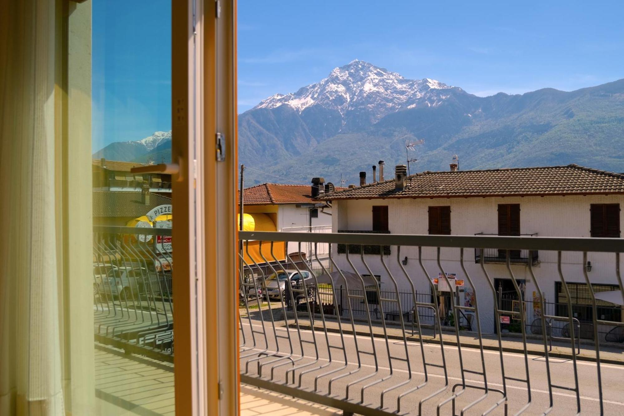 Casa Paola Central Stay By The Lake Domaso Bagian luar foto
